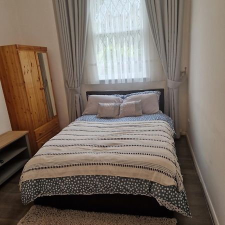 One Room In Stoke Newington Лондон Екстериор снимка