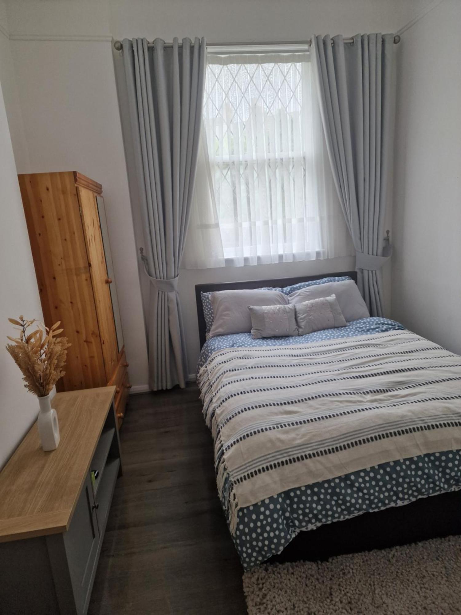 One Room In Stoke Newington Лондон Екстериор снимка